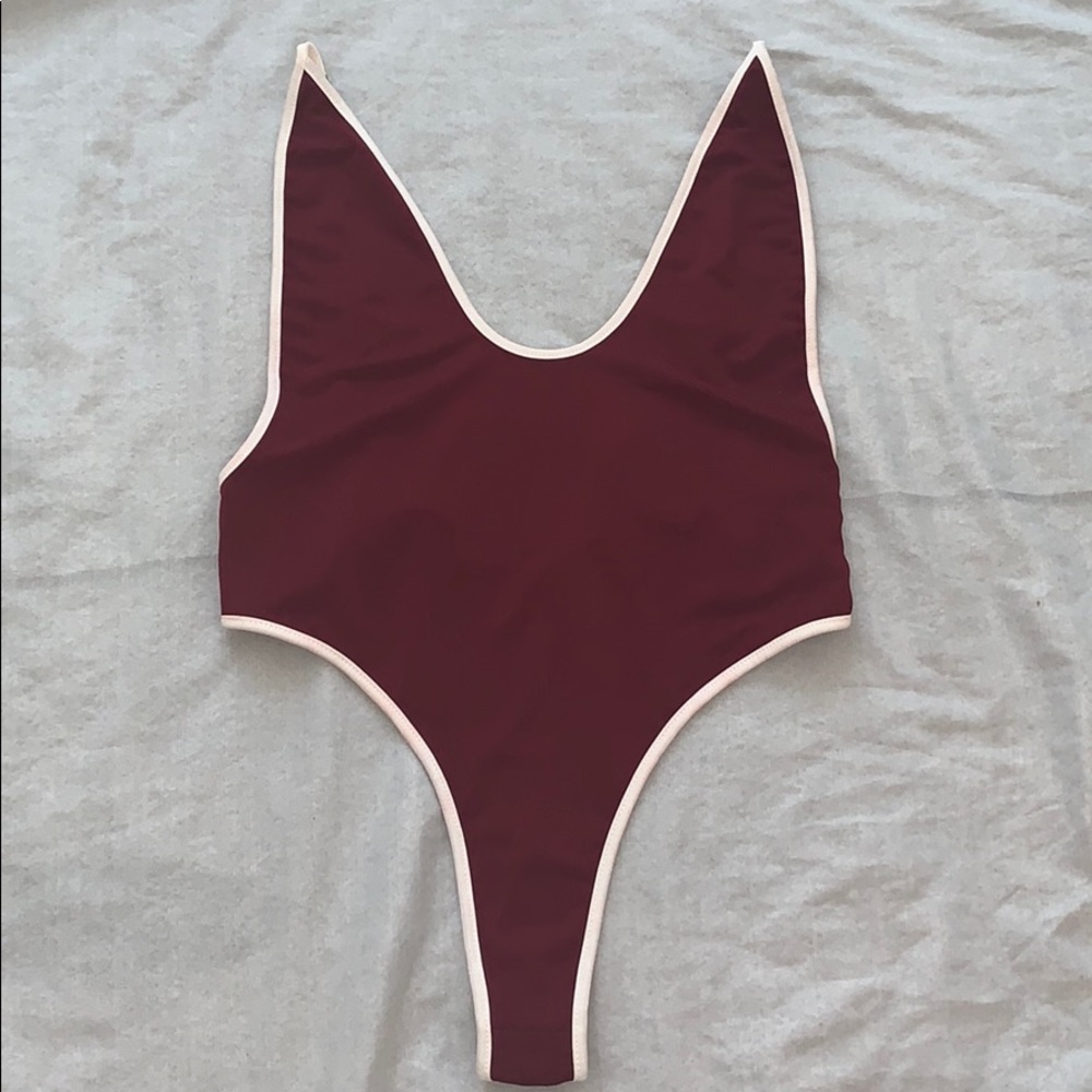 Low back high cut thong bikini